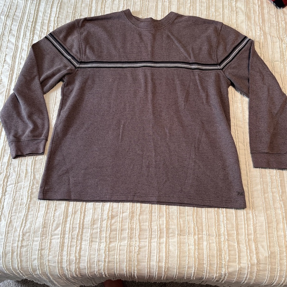 Gray men’s crewneck/sweater